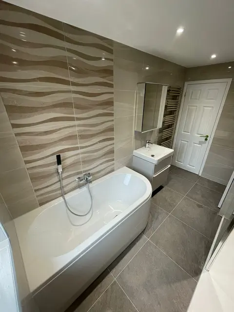 Walk-In Shower & Curved Bath Tub